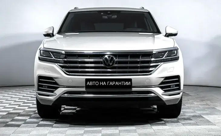 Volkswagen Touareg - Фото 1