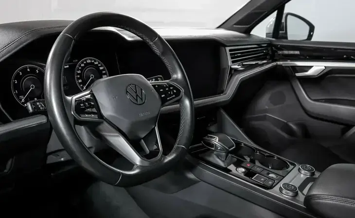 Volkswagen Touareg - Фото 5
