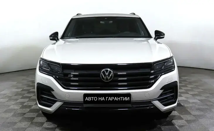 Volkswagen Touareg - Фото 1