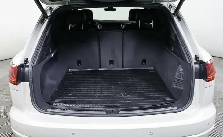 Volkswagen Touareg - Фото 5