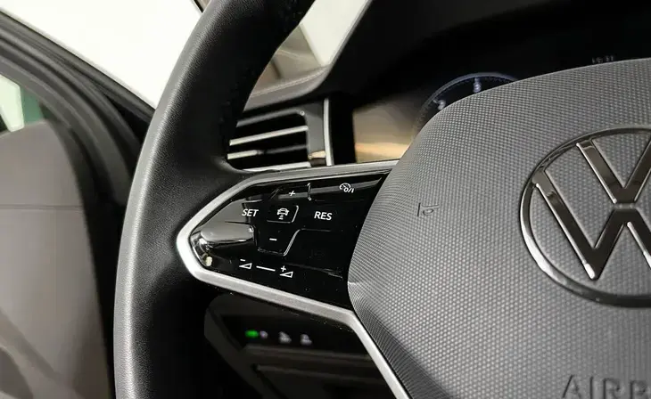 Volkswagen Touareg - Фото 12