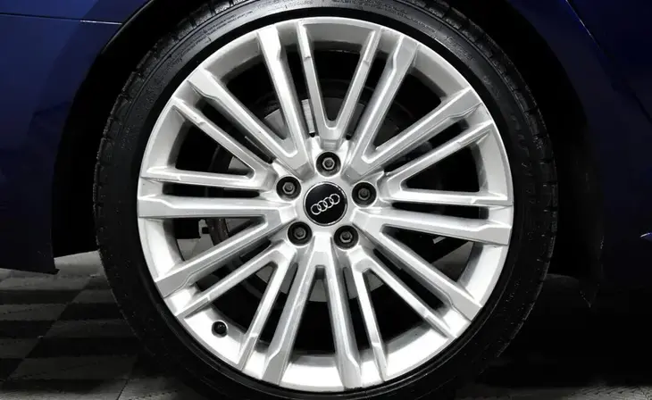 Audi A4 - Фото 3