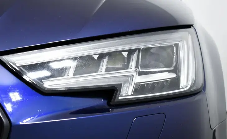 Audi A4 - Фото 7