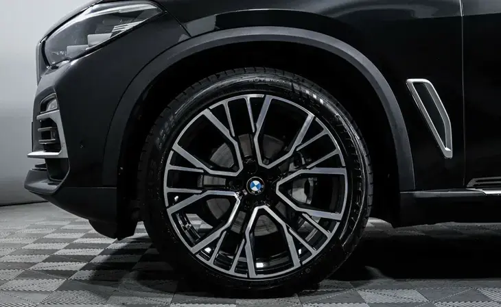 BMW X5 - Фото 2