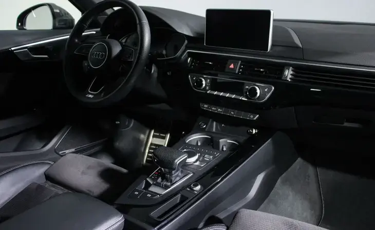 Audi A4 - Фото 14