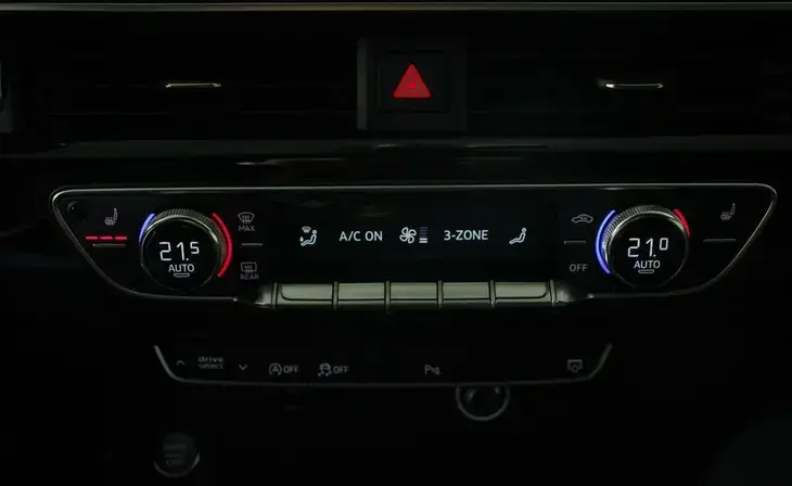 Audi A4 - Фото 5