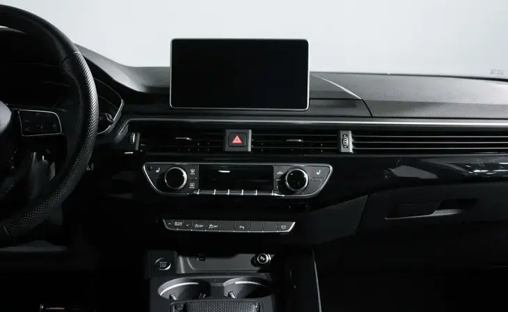 Audi A4 - Фото 8