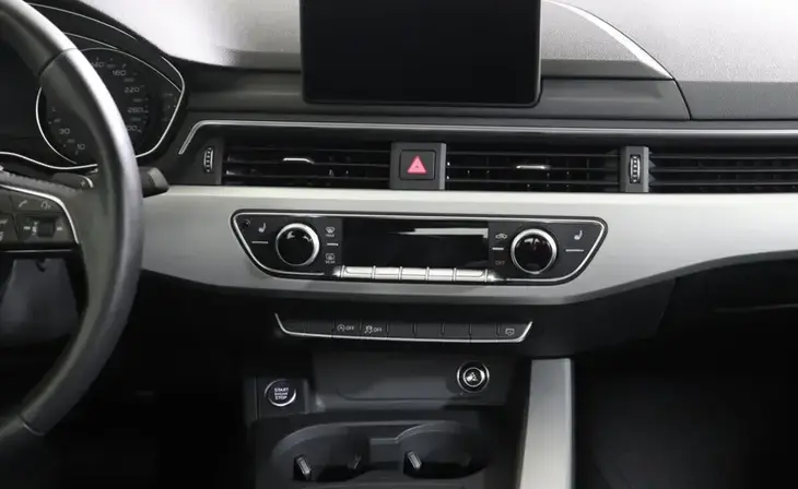 Audi A4 - Фото 9