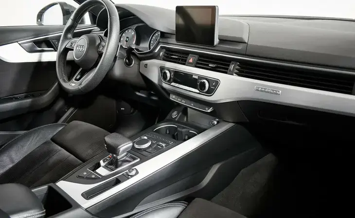 Audi A4 - Фото 7