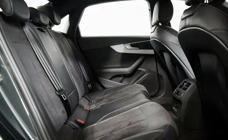 Audi A4 - Фото 8