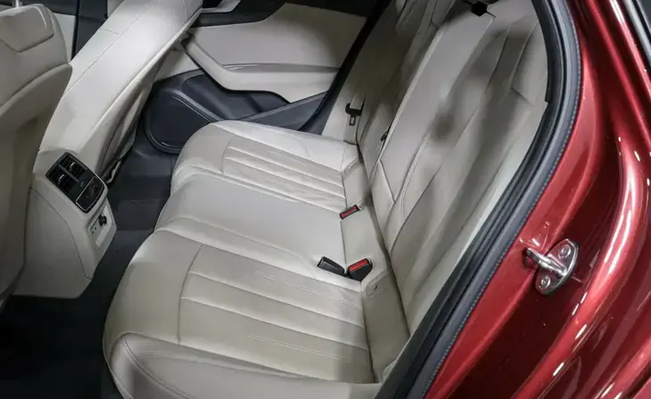 Audi A4 - Фото 9