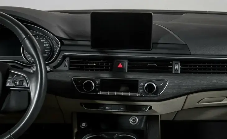 Audi A4 - Фото 13