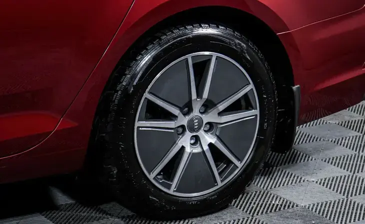 Audi A4 - Фото 2