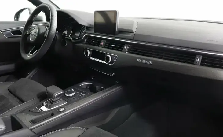 Audi A4 - Фото 9
