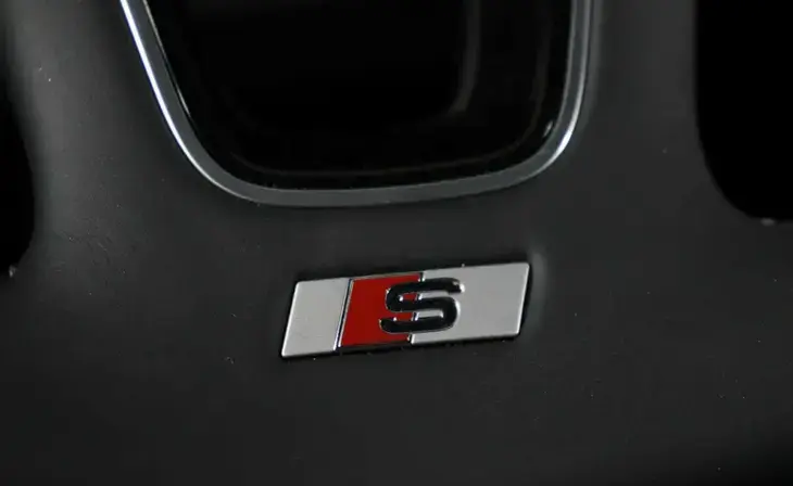 Audi A4 - Фото 12