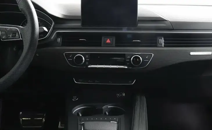 Audi A4 - Фото 7