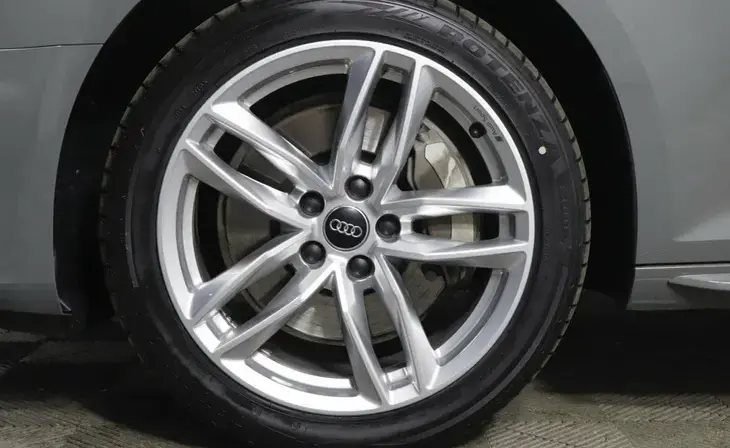 Audi A4 - Фото 8