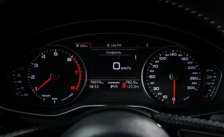 Audi A4 - Фото 17