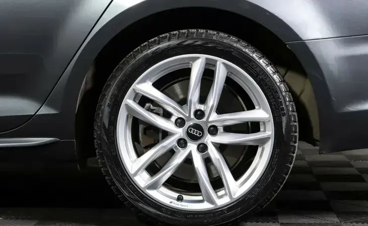 Audi A4 - Фото 2