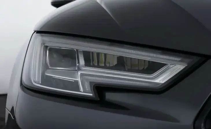 Audi A4 - Фото 5