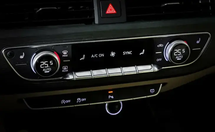 Audi A4 - Фото 15