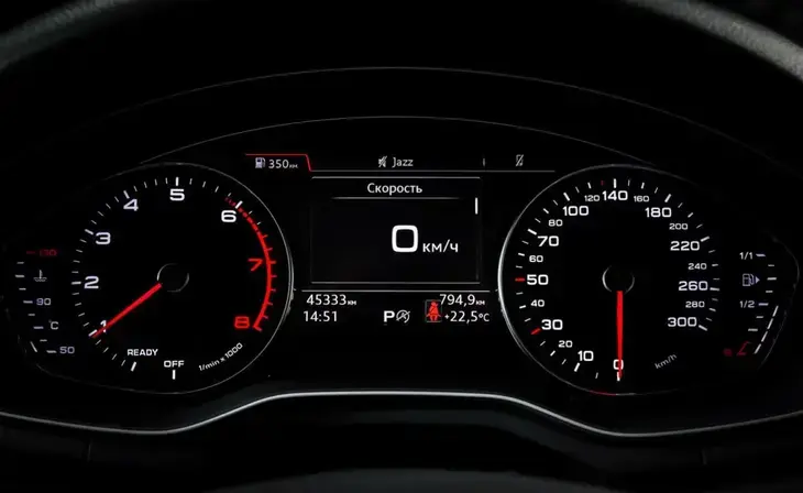 Audi A4 - Фото 8